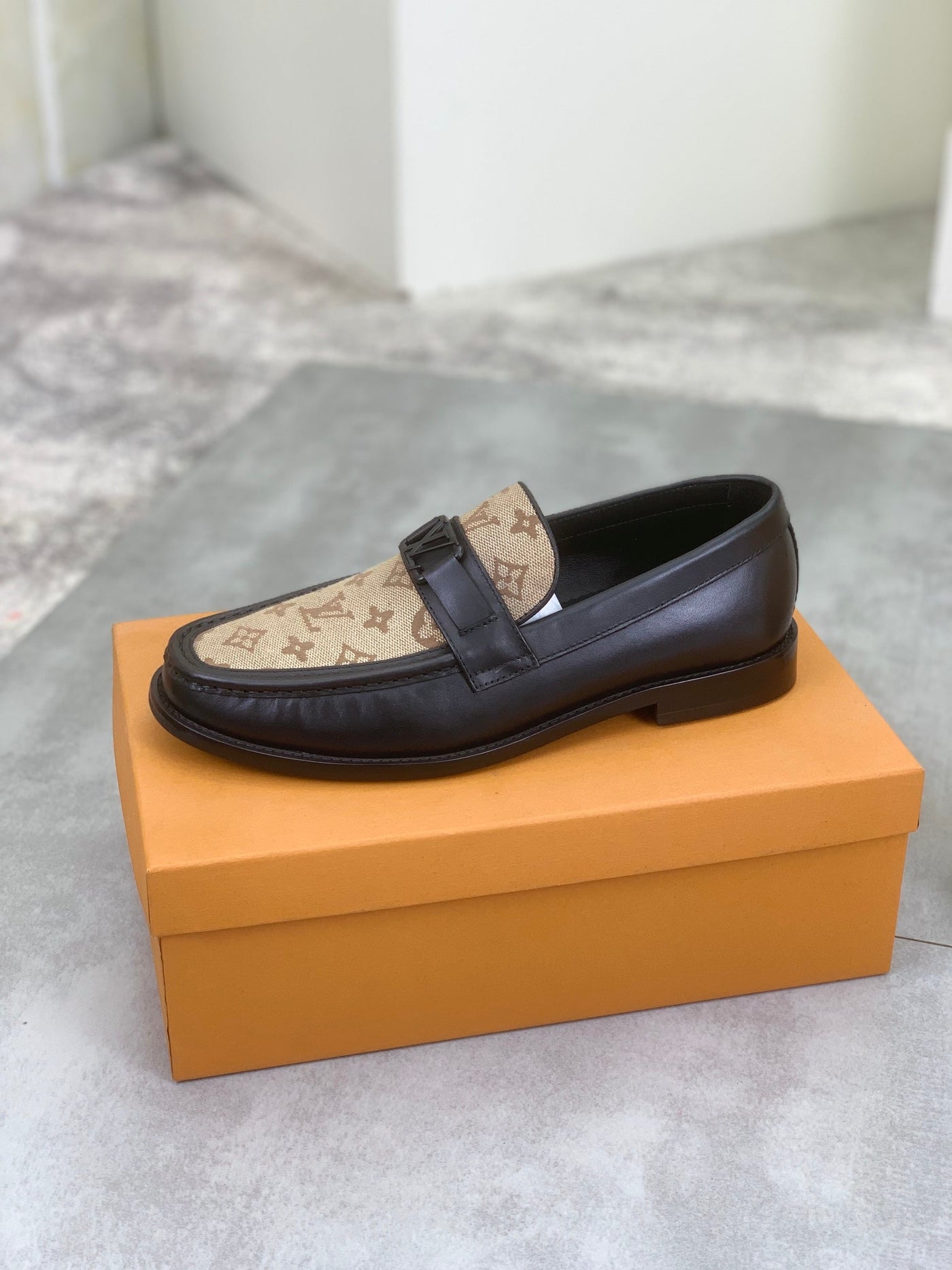 Luxury Brand L-V  Lo-uis Vui-tton  Leather Business Shoes for Men (Pre Order)