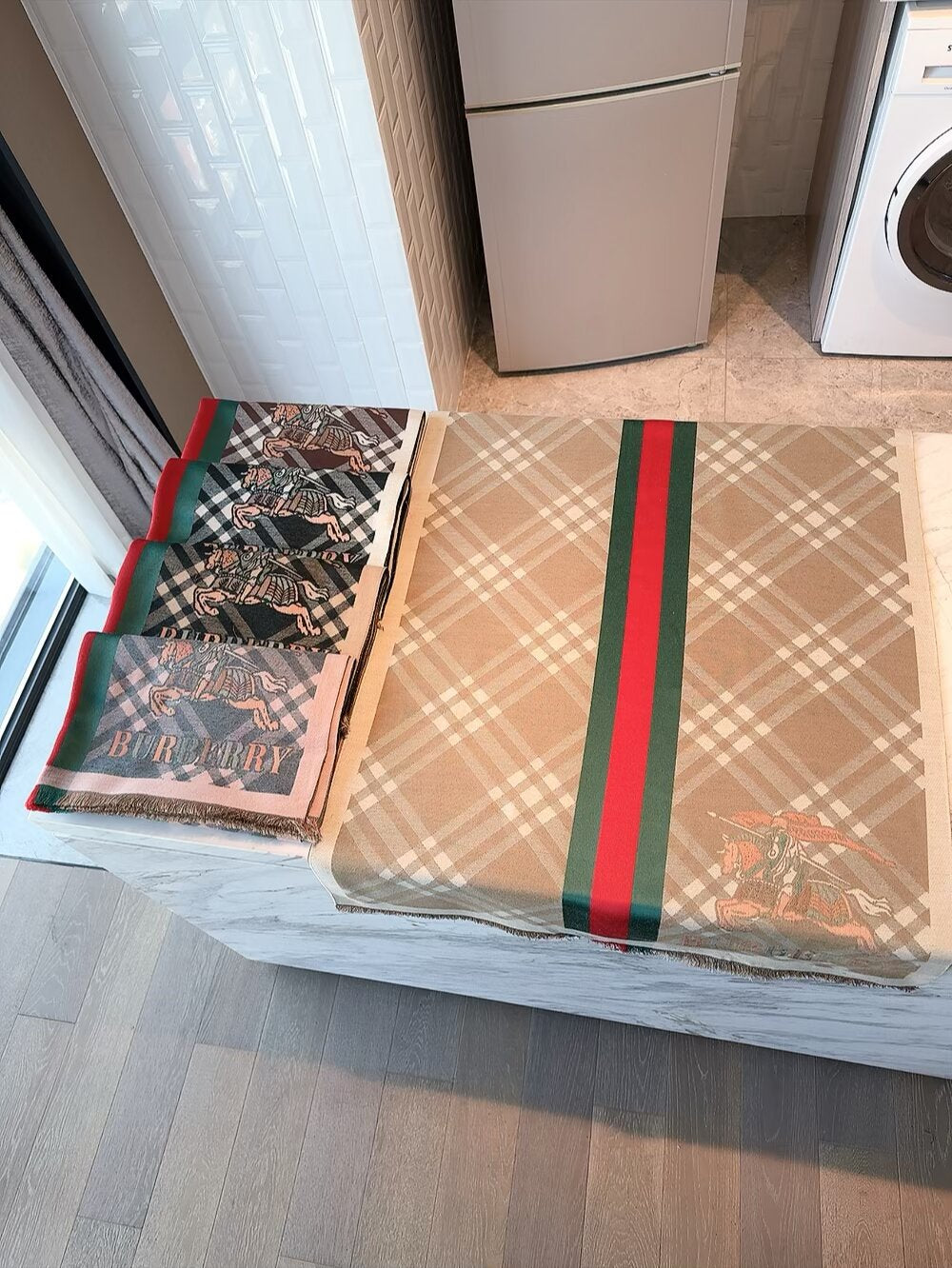 Famous Brand Loe-we shawl for women