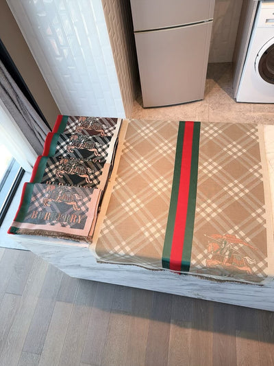 Famous Brand Loe-we shawl for women