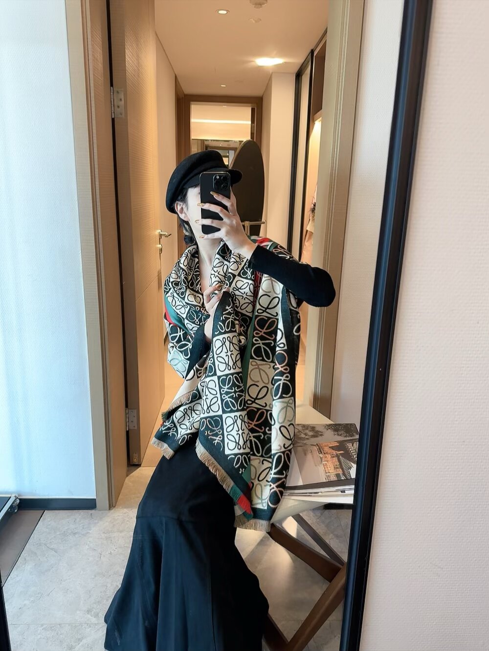 Famous Brand Loe-we shawl for women