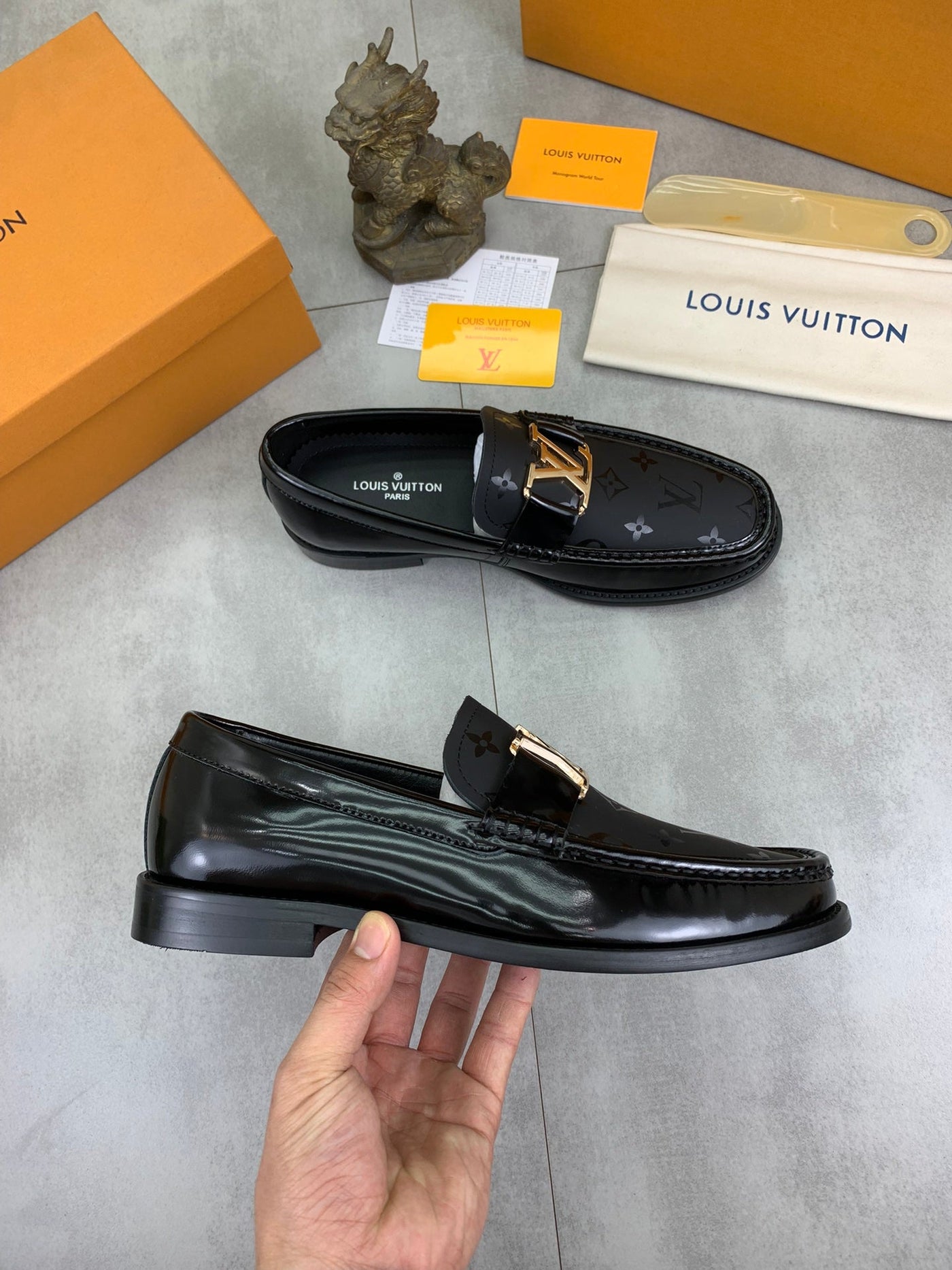 Luxury Brand L-V  Lo-uis Vui-tton  Leather Business Shoes for Men (Pre Order)