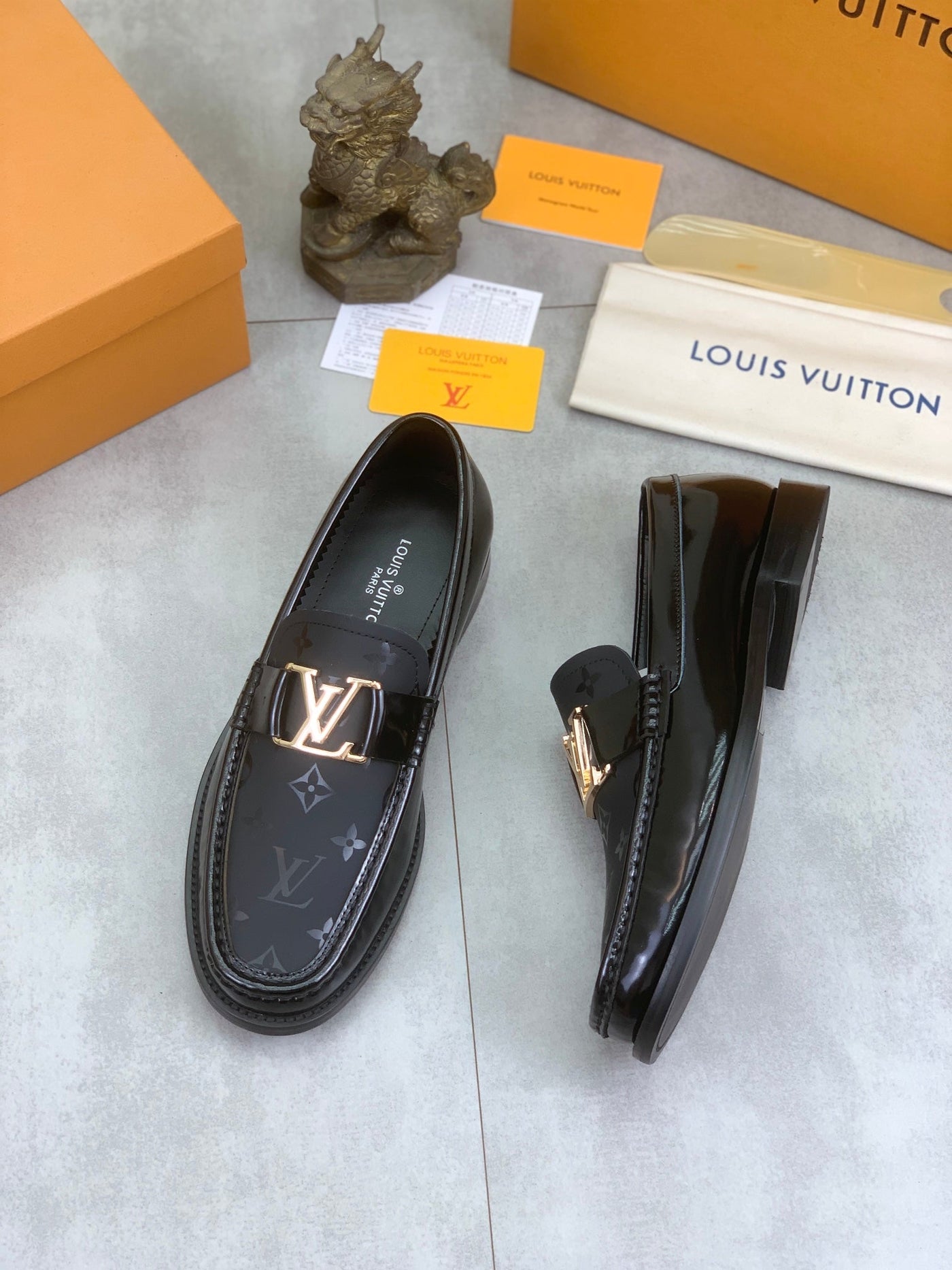 Luxury Brand L-V  Lo-uis Vui-tton  Leather Business Shoes for Men (Pre Order)