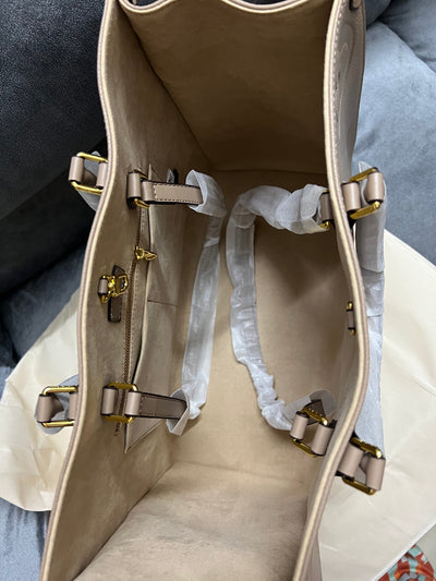 Louis Vuitton LV On-The-Go GM Size