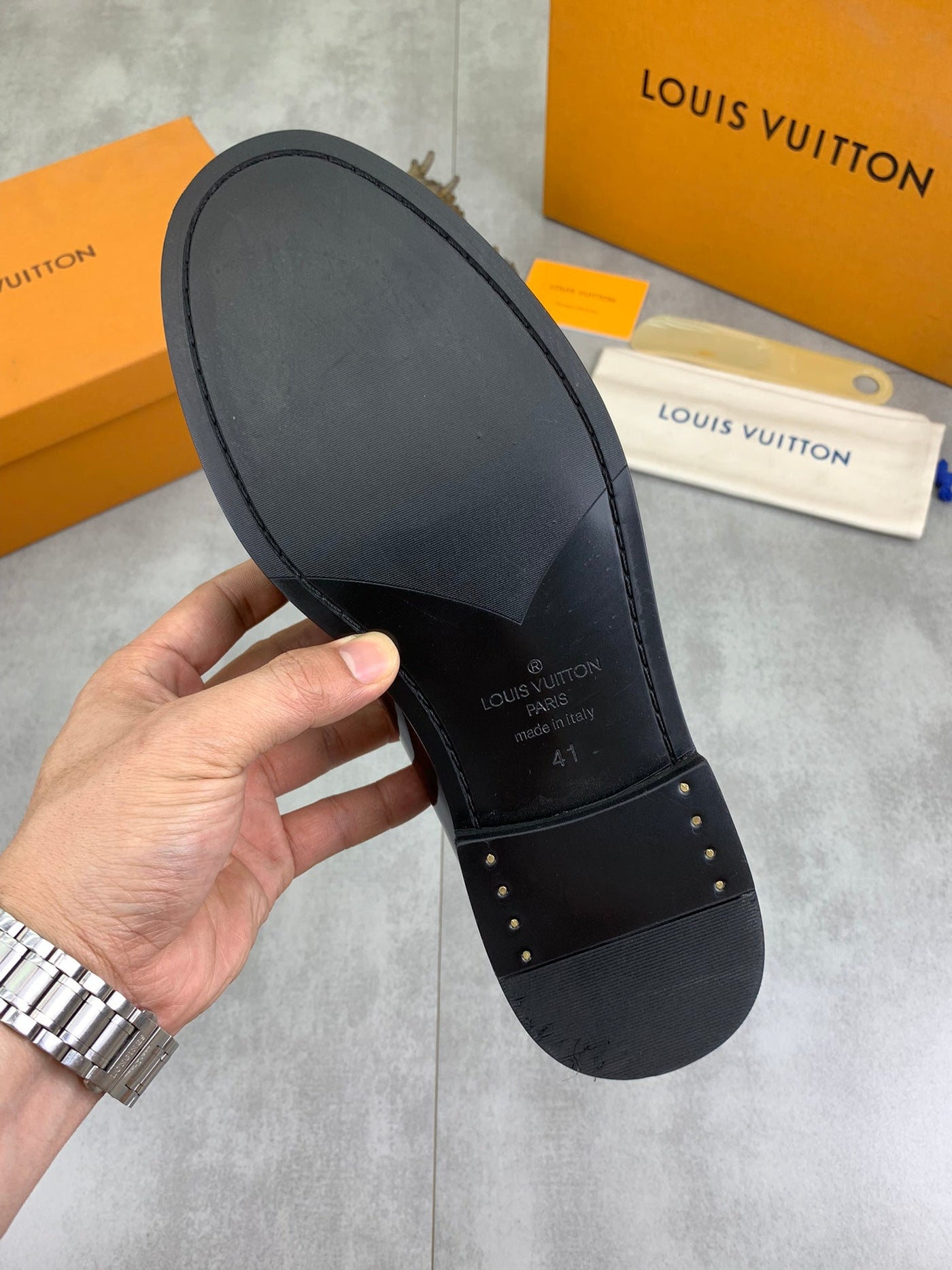 Luxury Brand L-V  Lo-uis Vui-tton  Leather Business Shoes for Men (Pre Order)