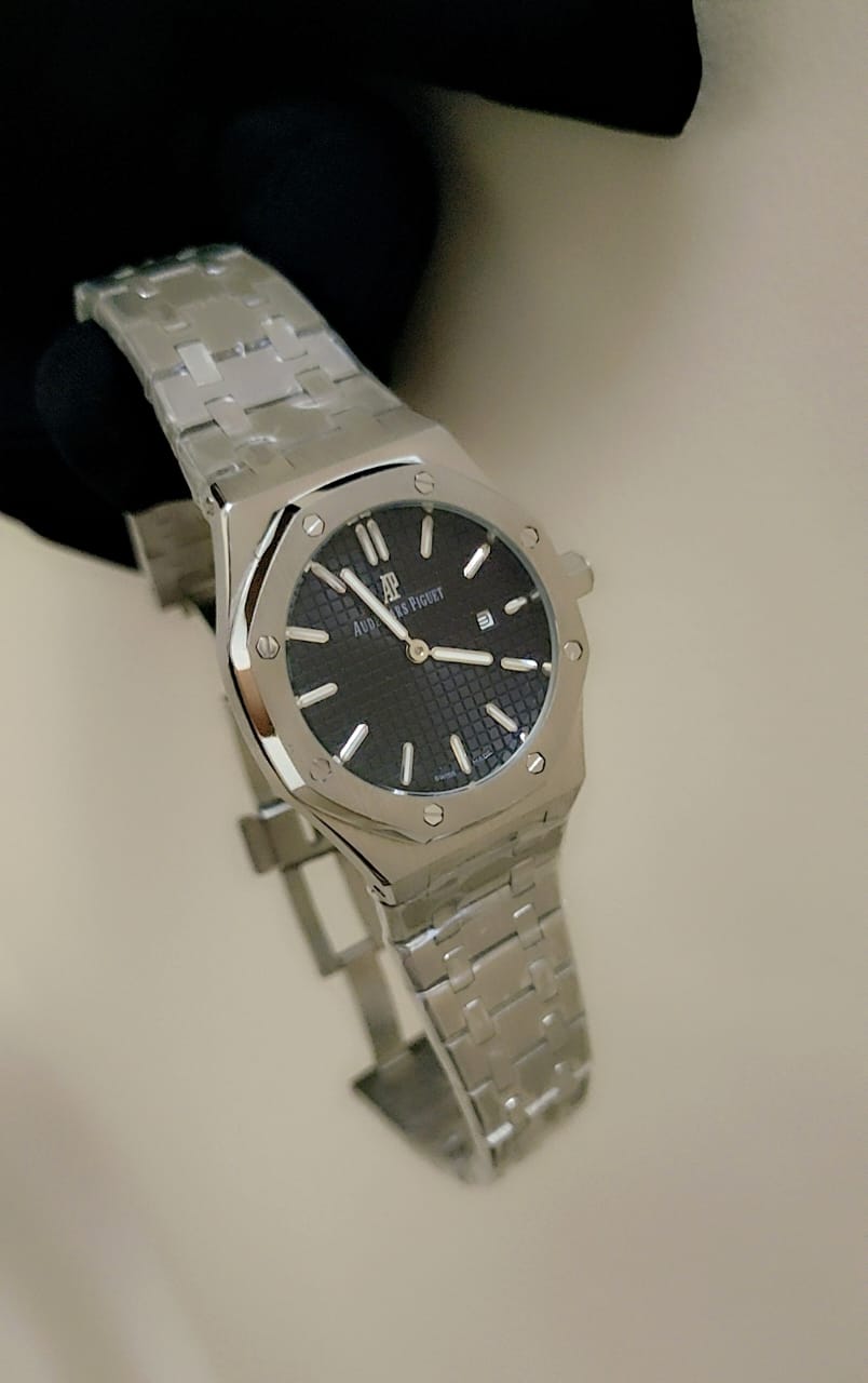 AUDEMARS PIGUET Men watch (Without Stones)