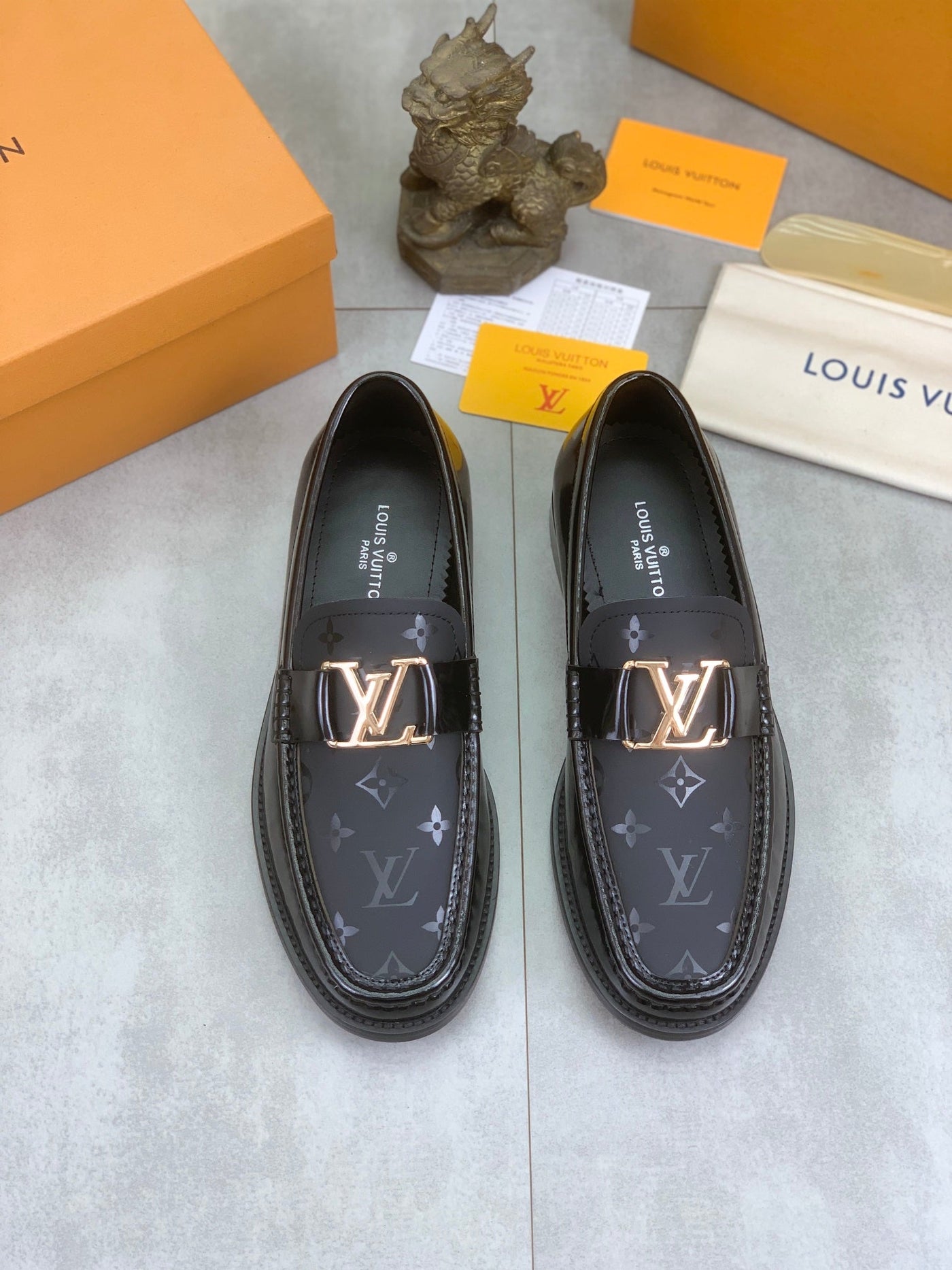 Luxury Brand L-V  Lo-uis Vui-tton  Leather Business Shoes for Men (Pre Order)