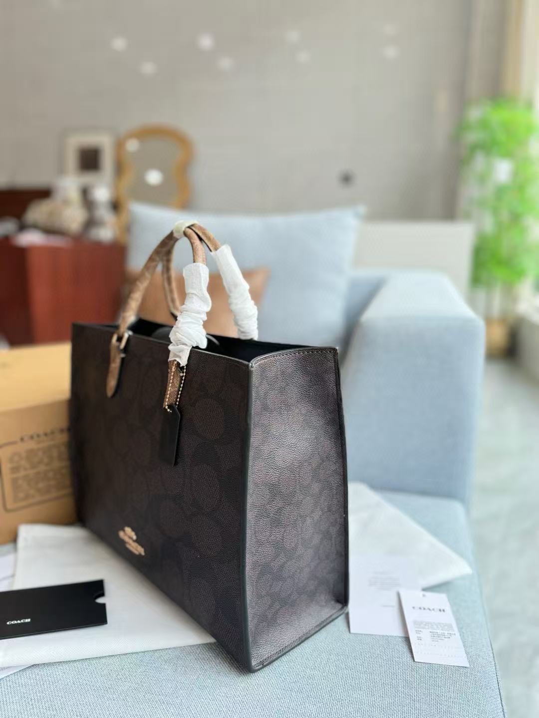 Coach Maggie Tote Bag In Blocked Signature Canvas (Pre order)