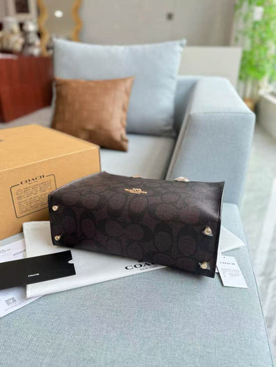 Coach Maggie Tote Bag In Blocked Signature Canvas (Pre order)