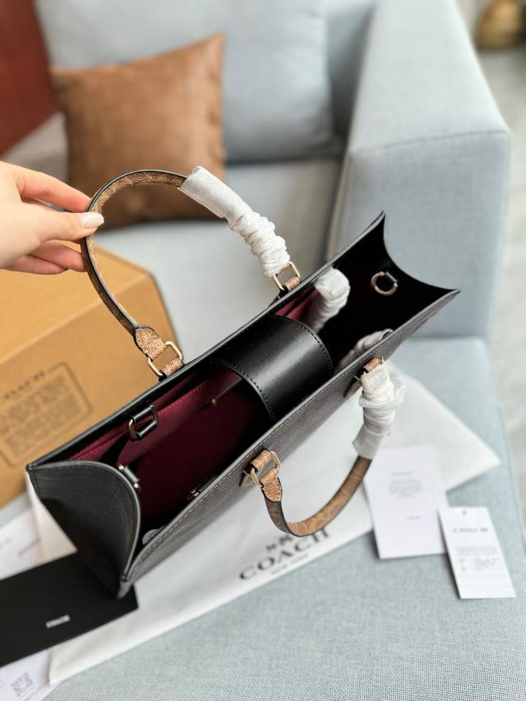 Coach Maggie Tote Bag In Blocked Signature Canvas (Pre order)