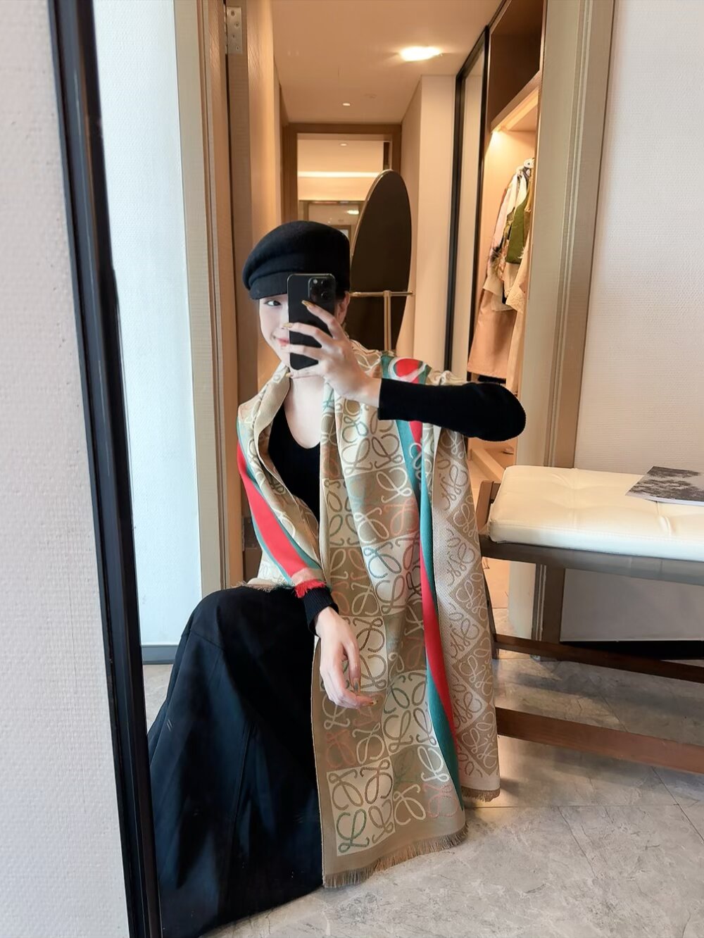 Famous Brand Loe-we shawl for women