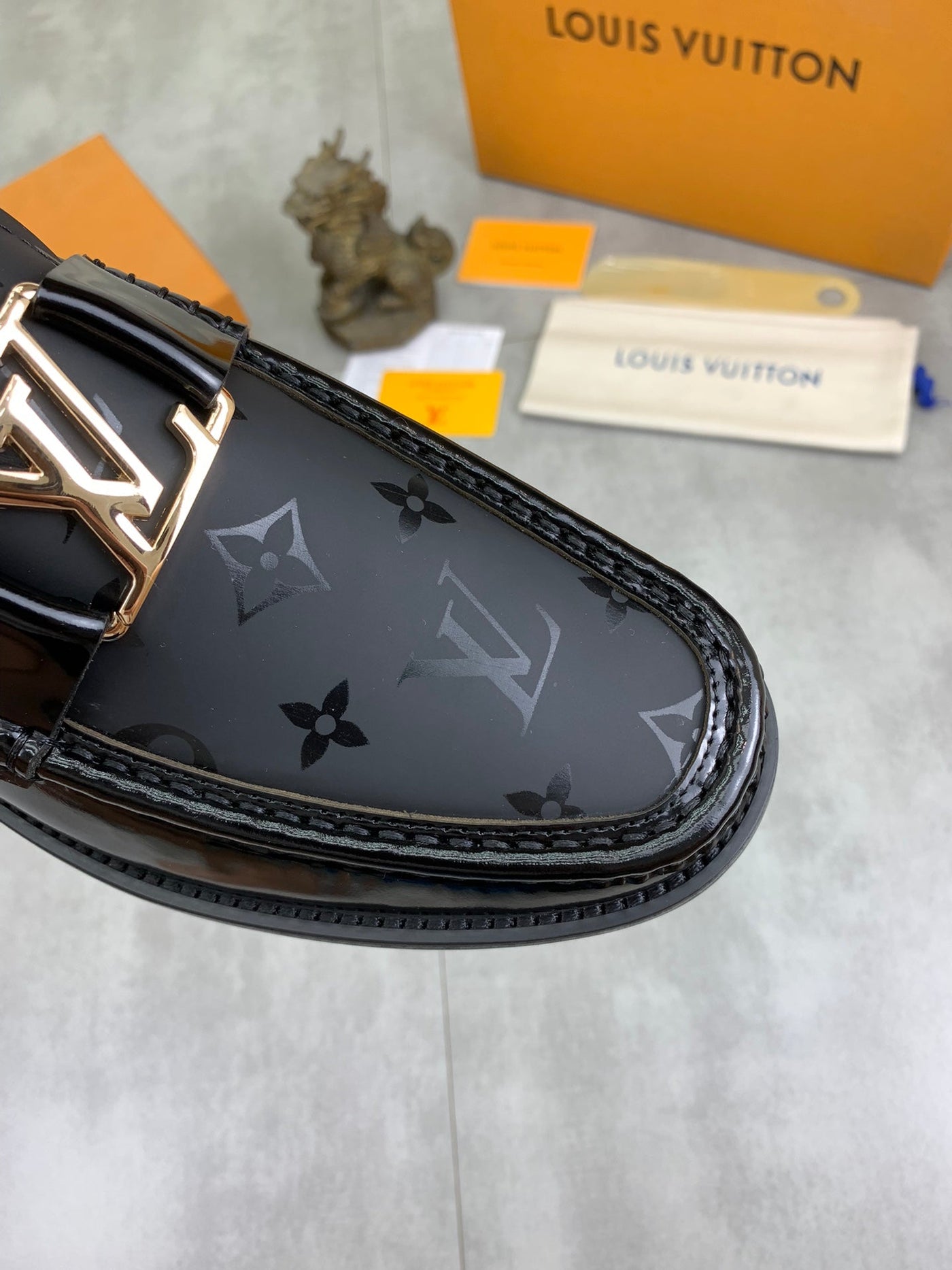 Luxury Brand L-V  Lo-uis Vui-tton  Leather Business Shoes for Men (Pre Order)