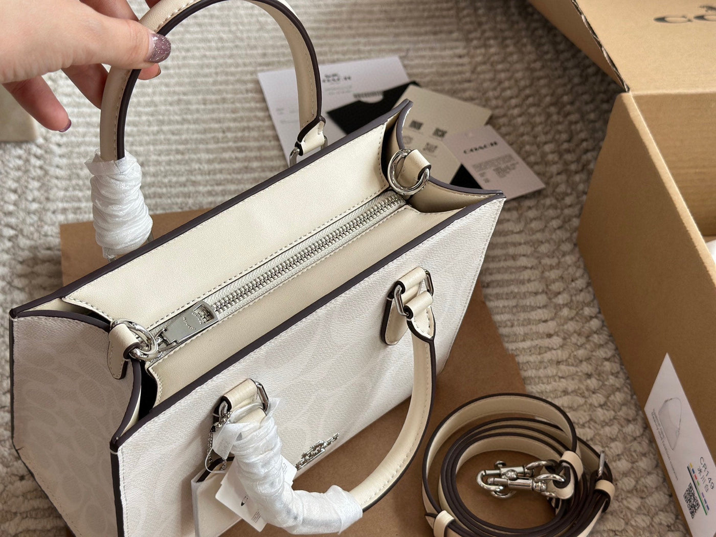 Coach Glacier White Maggie Tote (Pre order)