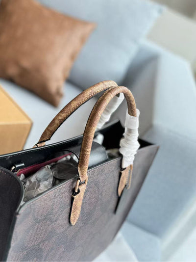 Coach Maggie Tote Bag In Blocked Signature Canvas (Pre order)