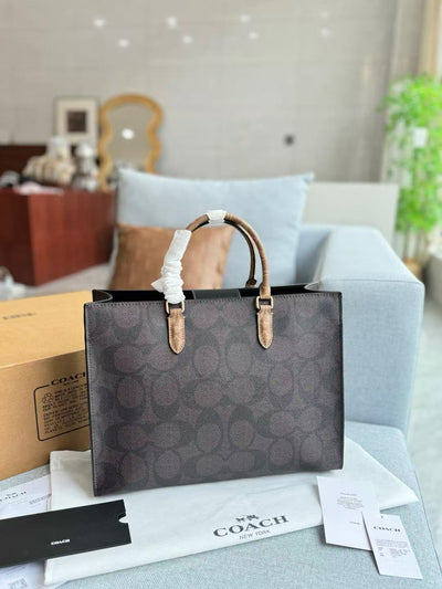 Coach Maggie Tote Bag In Blocked Signature Canvas (Pre order)