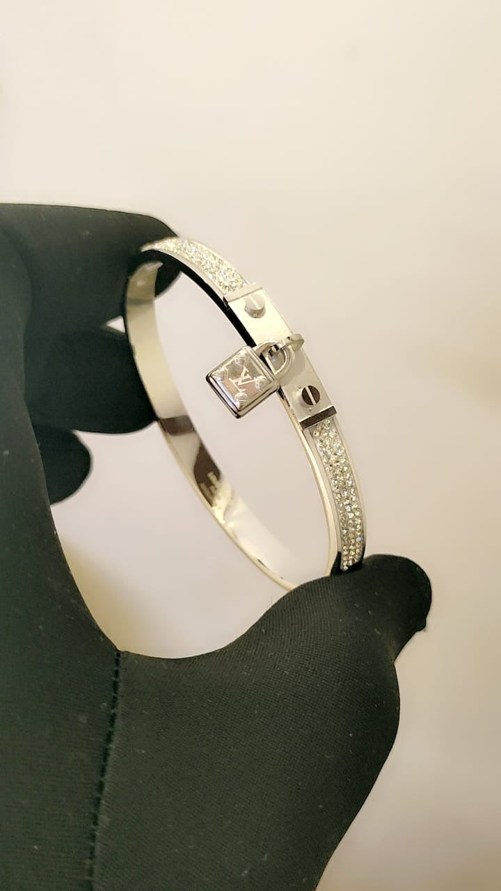 Famous Brand L-V Lou-is Vui-tton Bracelet for Women