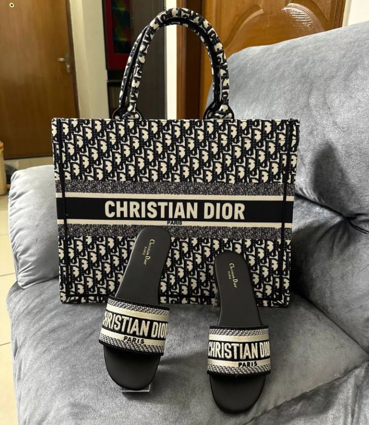 Famous Brand  CD bag and slipper combo for women