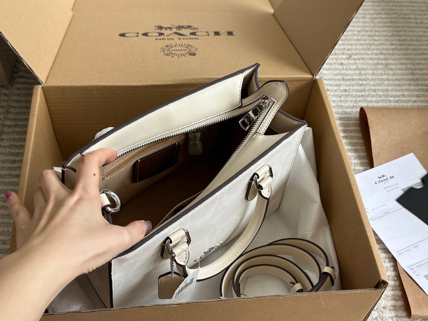 Coach Glacier White Maggie Tote (Pre order)