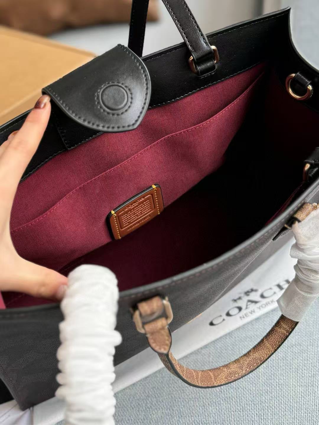 Coach Maggie Tote Bag In Blocked Signature Canvas (Pre order)