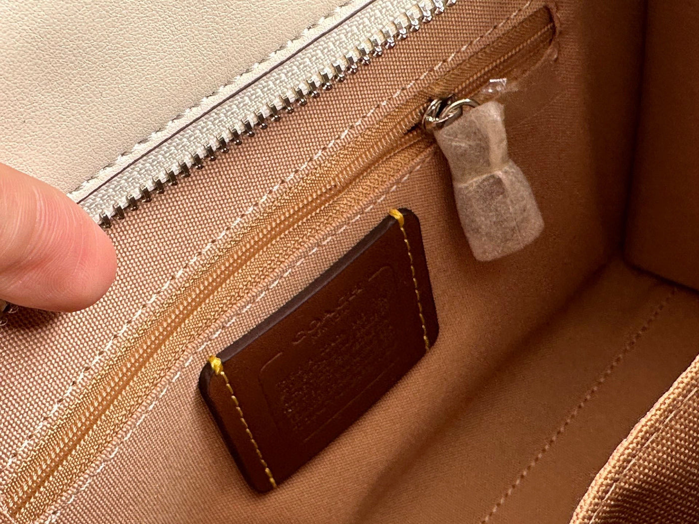 Coach Glacier White Maggie Tote (Pre order)