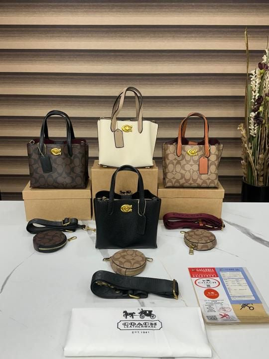 Coach Willow Signature Tote bags