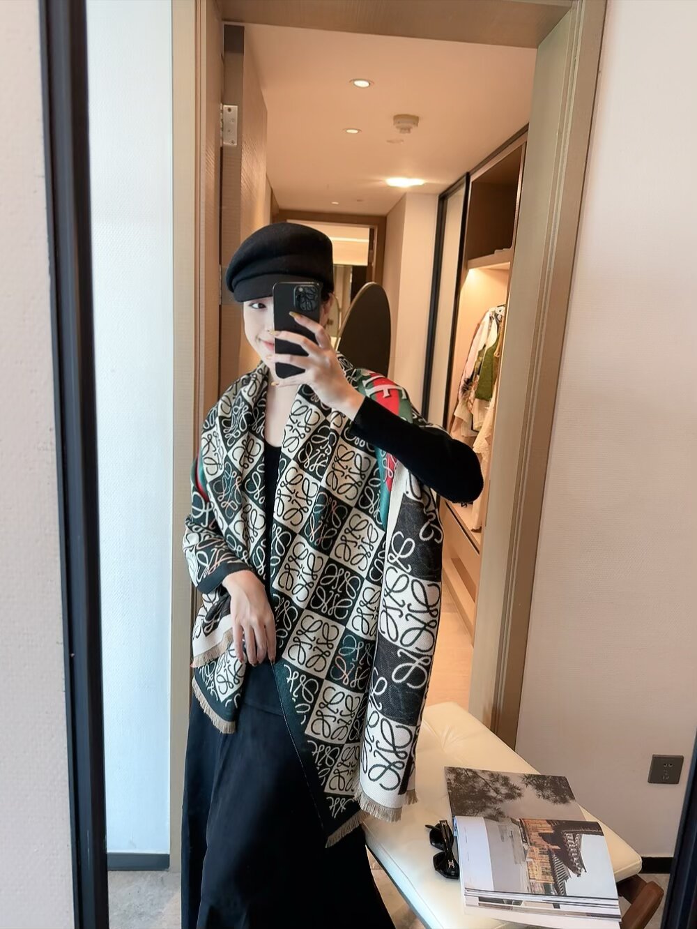 Famous Brand Loe-we shawl for women