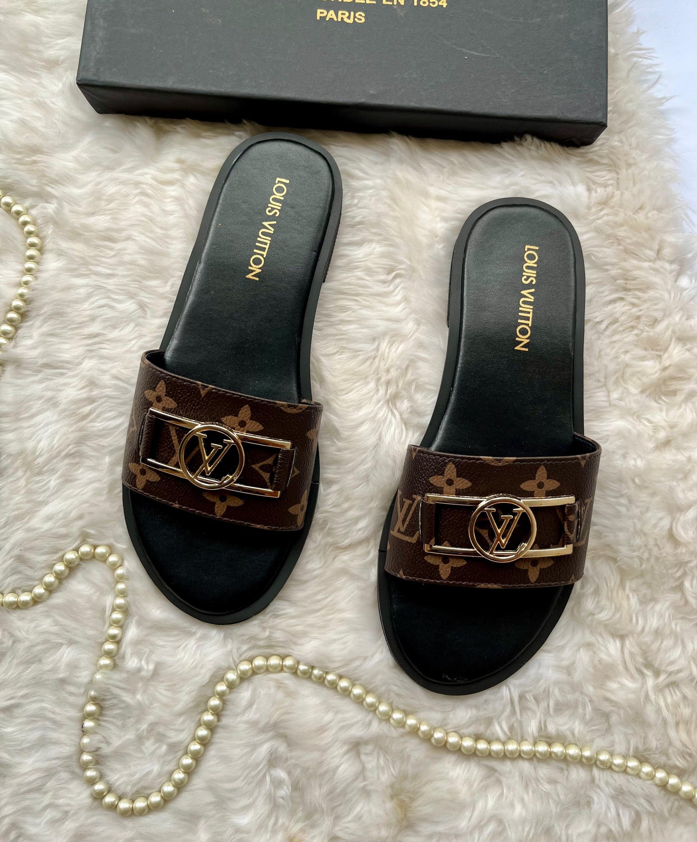 Louis Vuitton LV Flatt Slippers