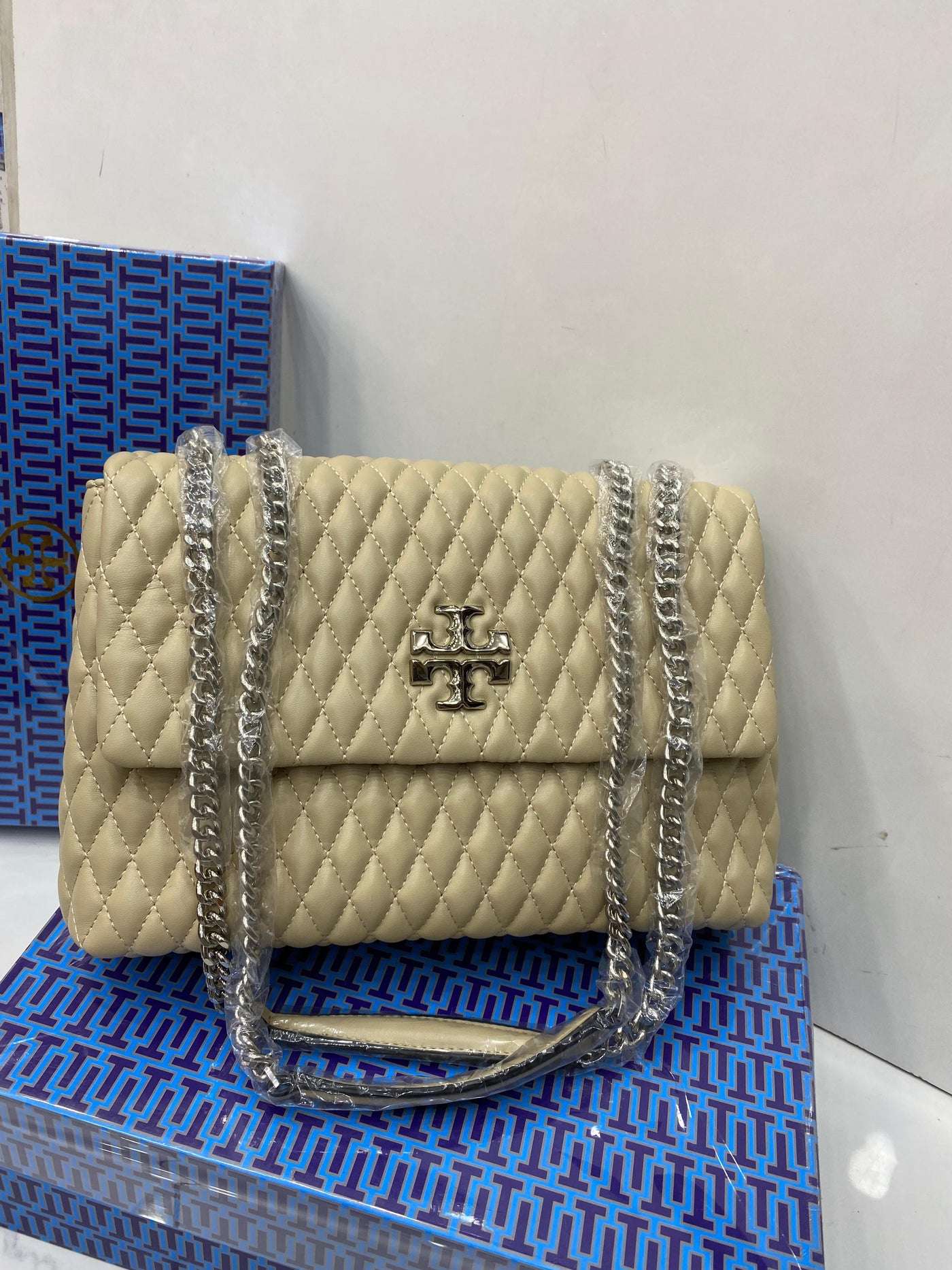 TORY BURCH SMALL KIRA RUCHED CONVERTIBLE SHOULDER BAG Beige