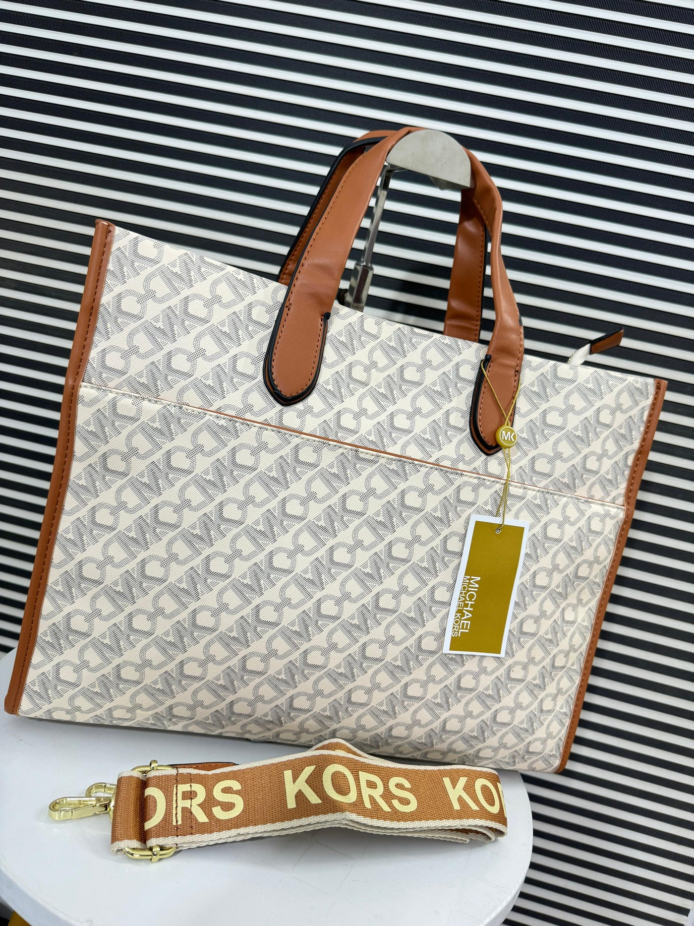 Michael Kors MK Gigi Large Empire Signature Logo Tote Bag