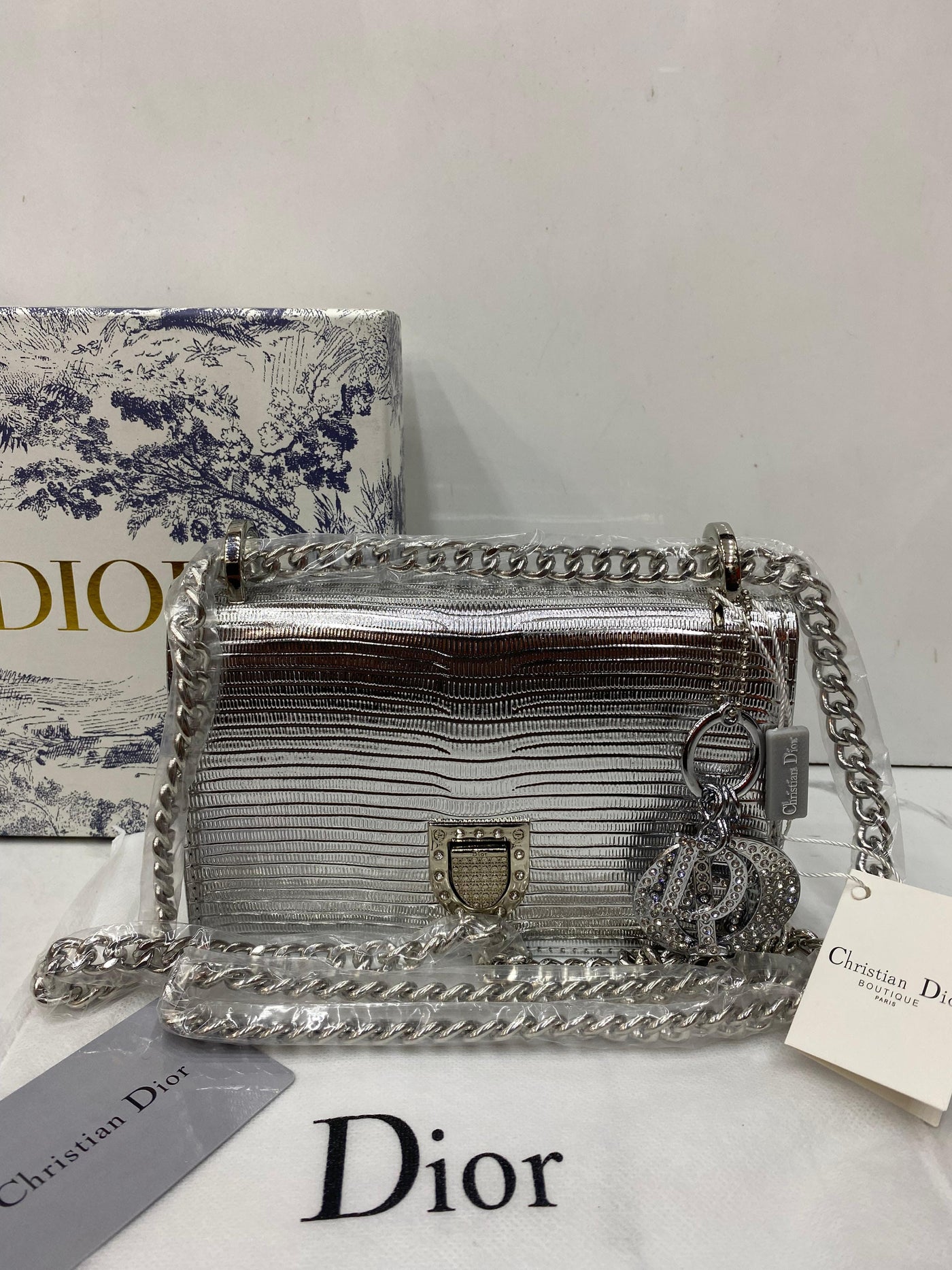 Premium Chris tian Di or CD Diorama Small Shoulder Bag with D i o r Charms