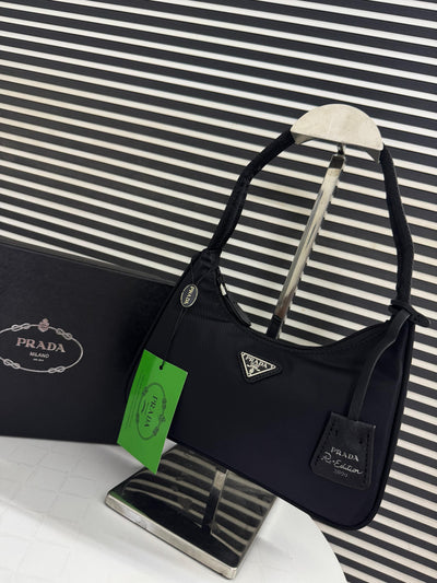 Famous Brand Pra-da Re Edition 2000 Mini Nylon Shoulder Bag for Women