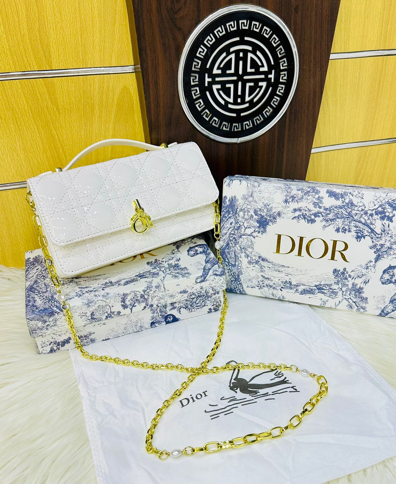 Famous CD Chris tian Di or Shoulder bag for Women