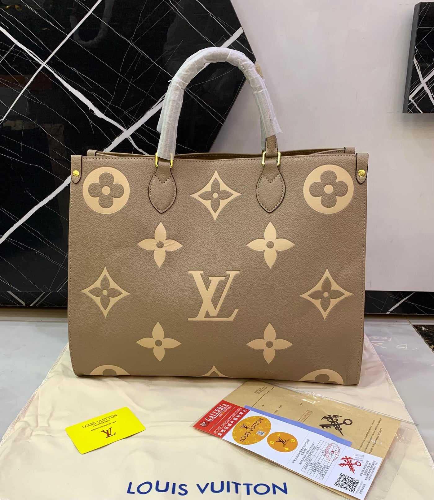 Luxury brand L-V tote bag for women