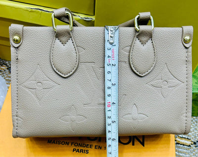 Louis Vuitton LV on the go Bag With belt and coin pouch